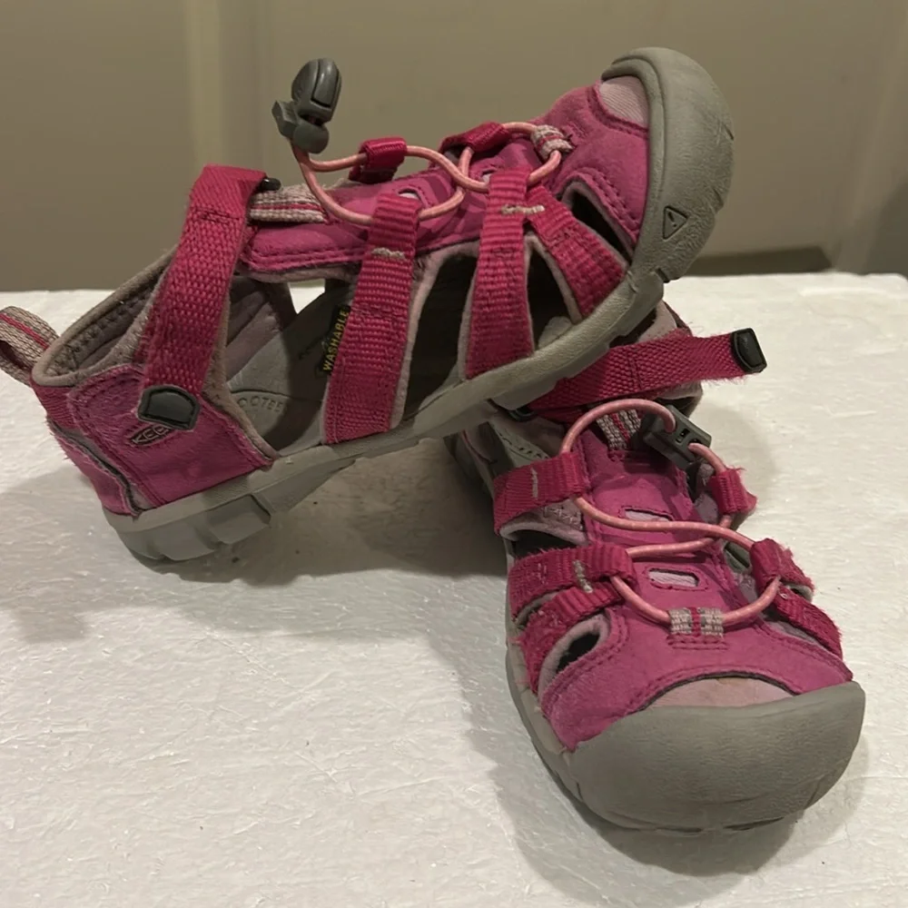Keen Newport H2 WaterResistant washable Outdoor hiking Sandal Shoe size 12 pink